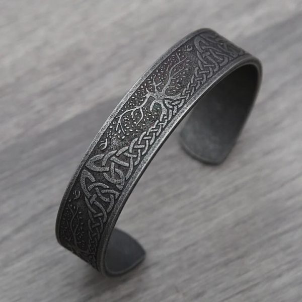 Viking Arm Ring – Black Celtic Knots