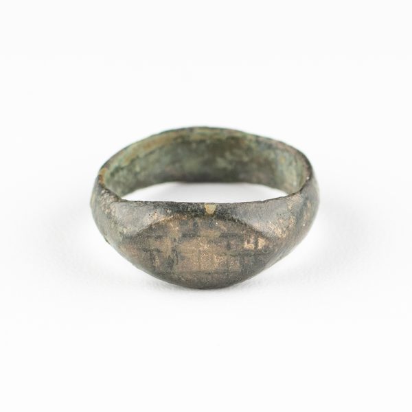 The Oxfordshire Roman Scored Signet Ring